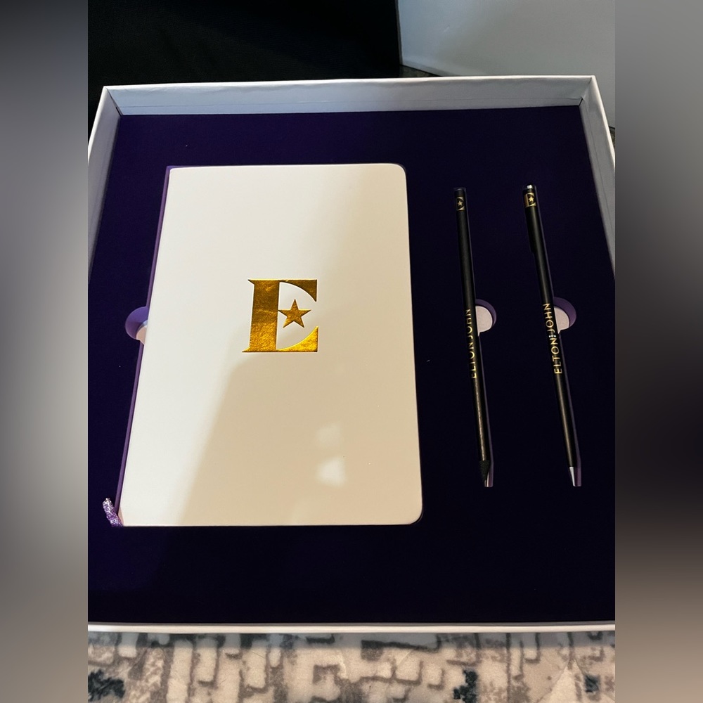 ELTON JOHN VIP BUNDLE - Picture 2 of 9